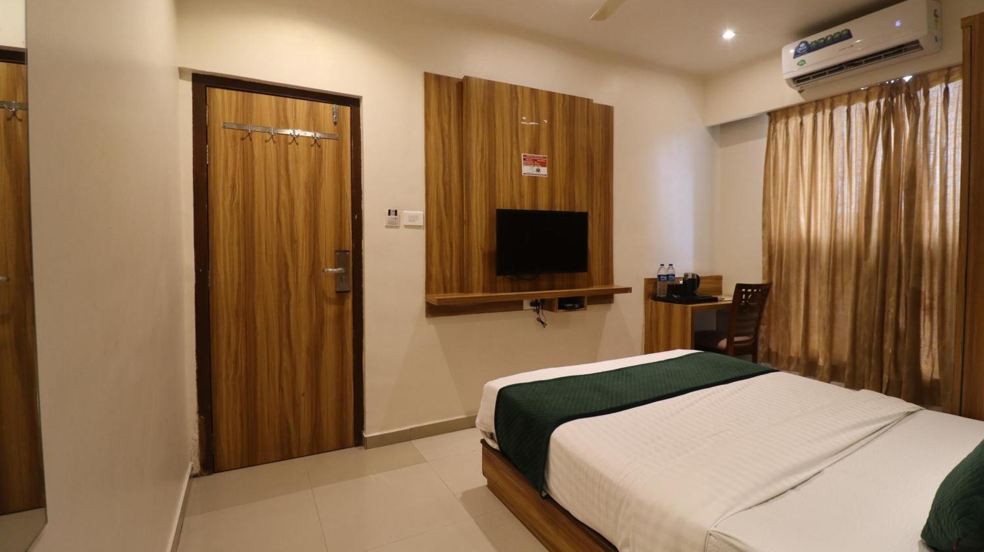 Hotel Bkc Garden - Near Us Embassy Bkc Βομβάη Εξωτερικό φωτογραφία