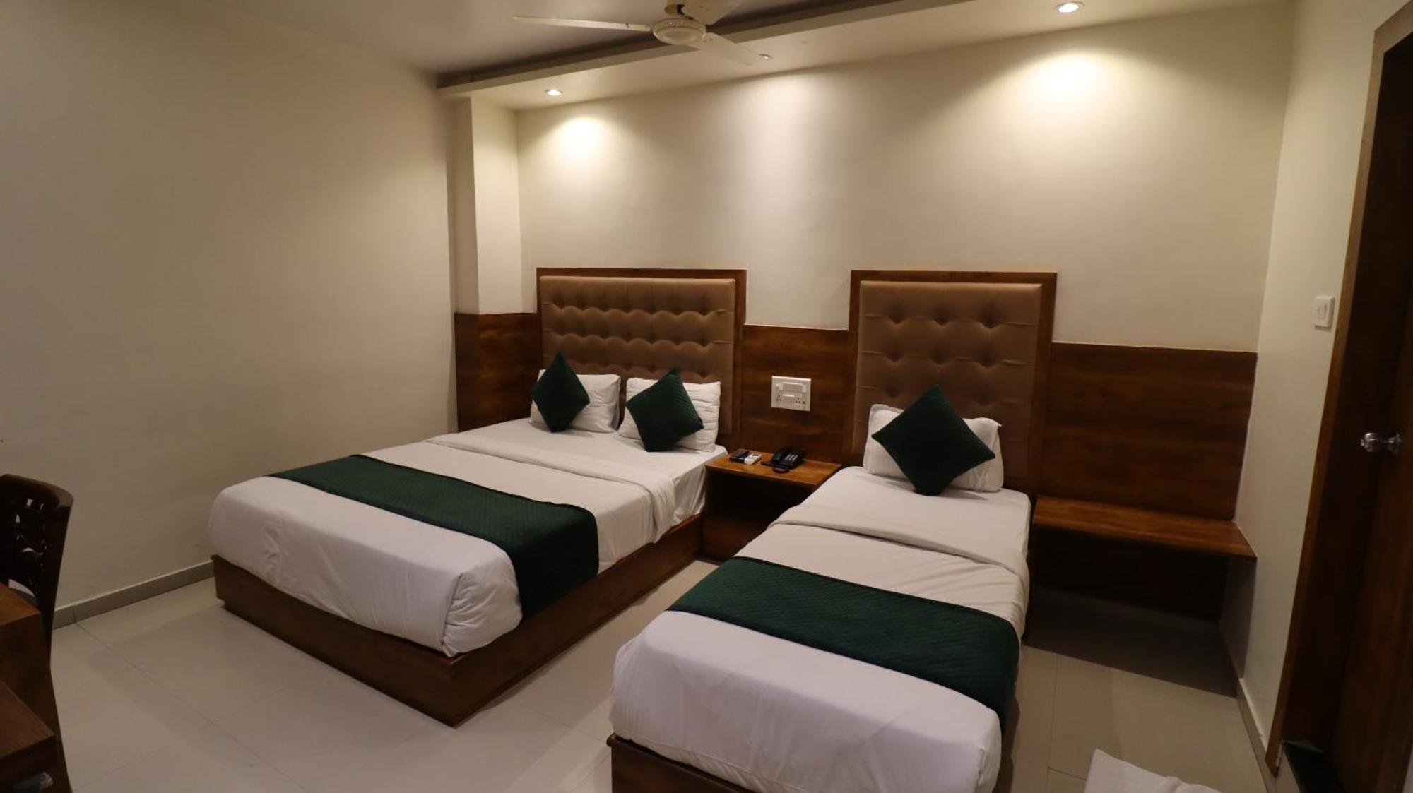 Hotel Bkc Garden - Near Us Embassy Bkc Βομβάη Εξωτερικό φωτογραφία