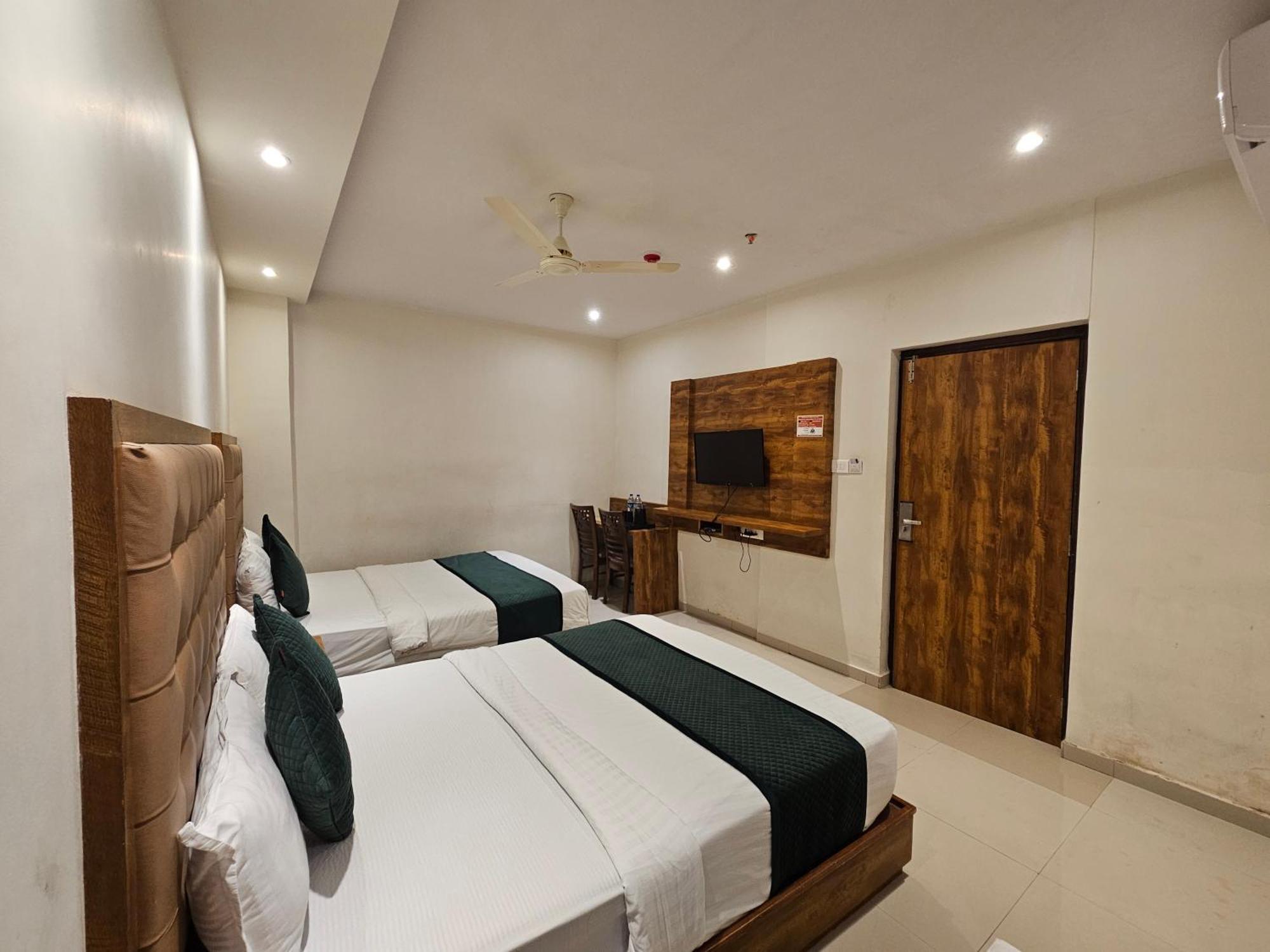 Hotel Bkc Garden - Near Us Embassy Bkc Βομβάη Εξωτερικό φωτογραφία