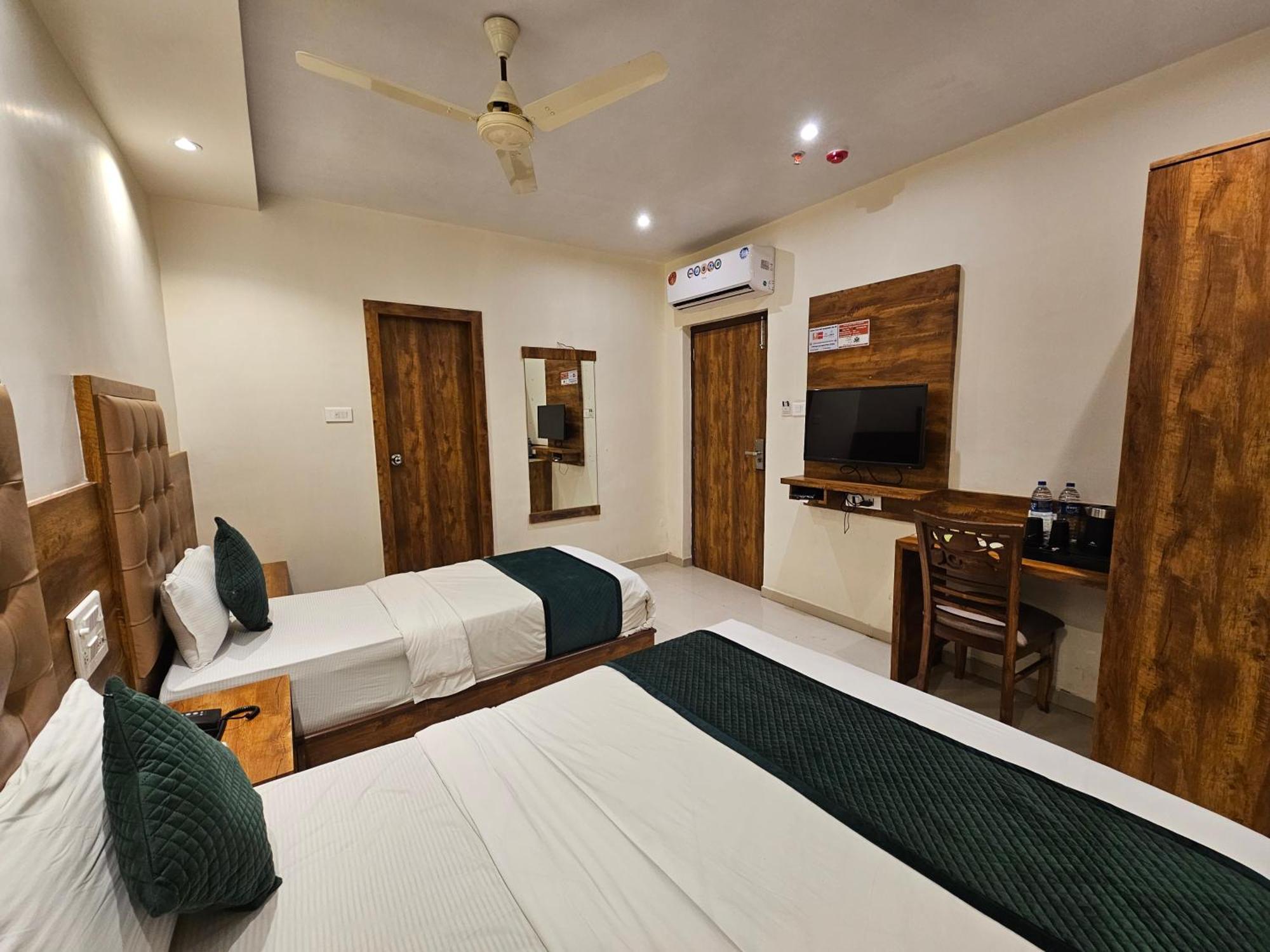 Hotel Bkc Garden - Near Us Embassy Bkc Βομβάη Εξωτερικό φωτογραφία