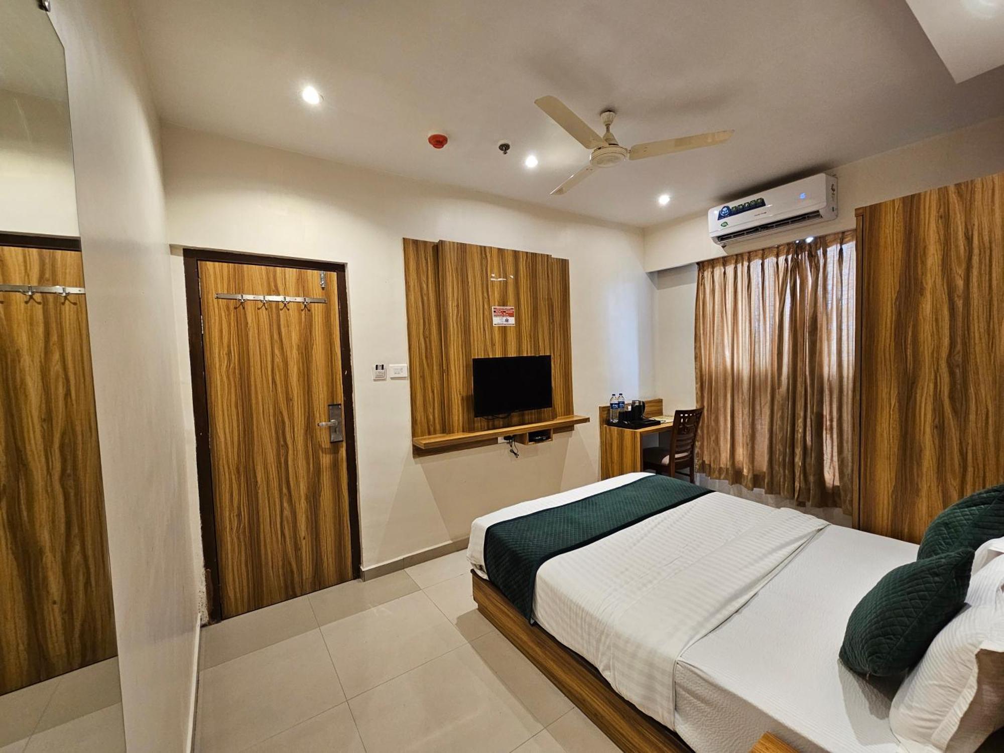 Hotel Bkc Garden - Near Us Embassy Bkc Βομβάη Εξωτερικό φωτογραφία