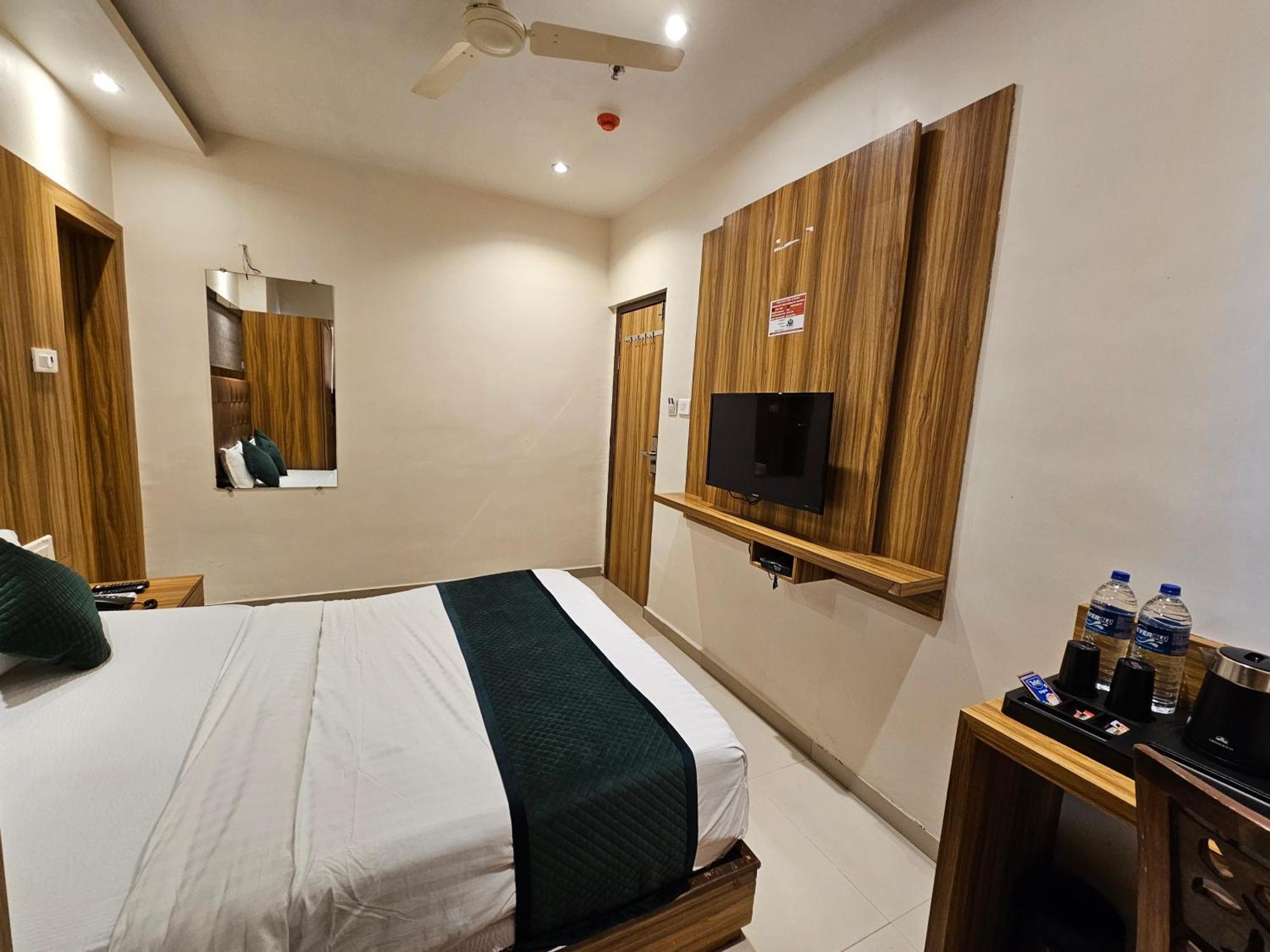Hotel Bkc Garden - Near Us Embassy Bkc Βομβάη Εξωτερικό φωτογραφία