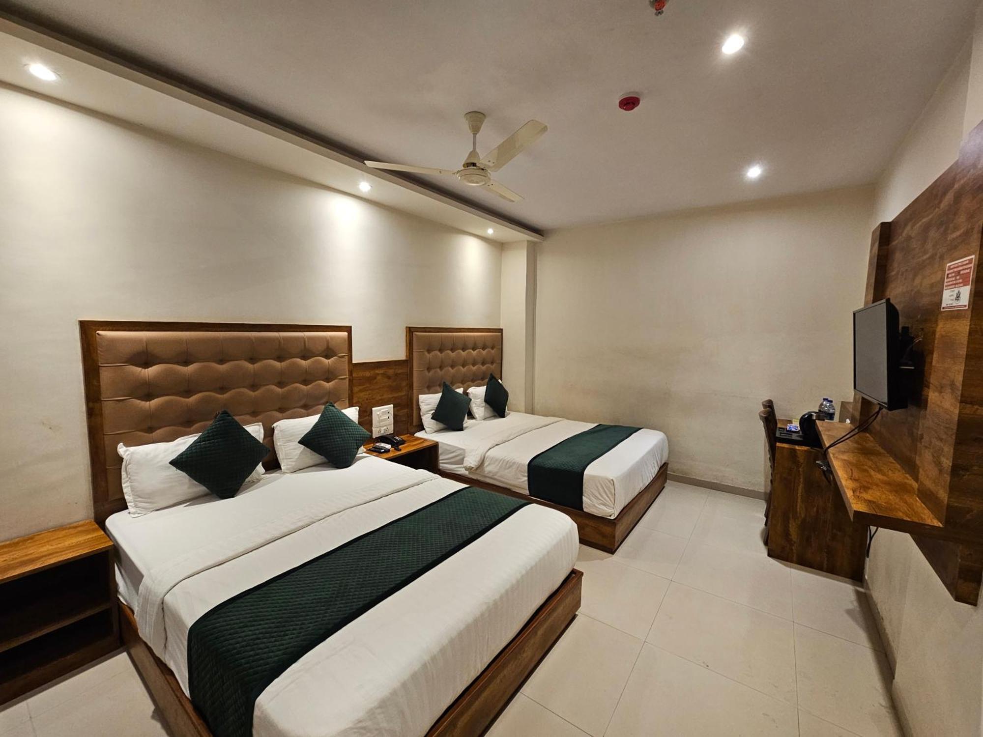 Hotel Bkc Garden - Near Us Embassy Bkc Βομβάη Εξωτερικό φωτογραφία