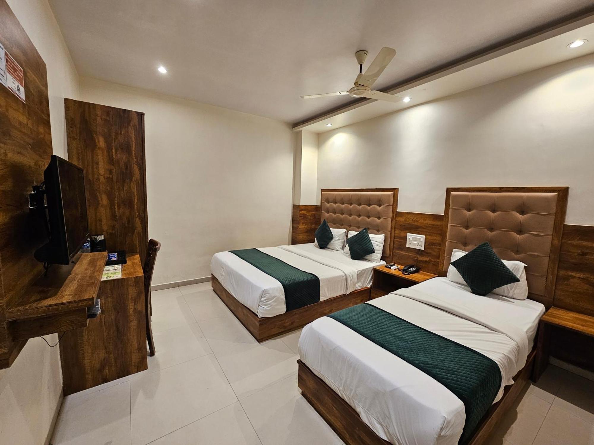 Hotel Bkc Garden - Near Us Embassy Bkc Βομβάη Εξωτερικό φωτογραφία